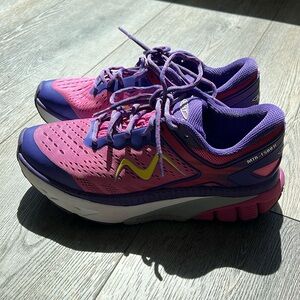 Women’s MBT, MTR-1500 II, walking shoe size 9.5